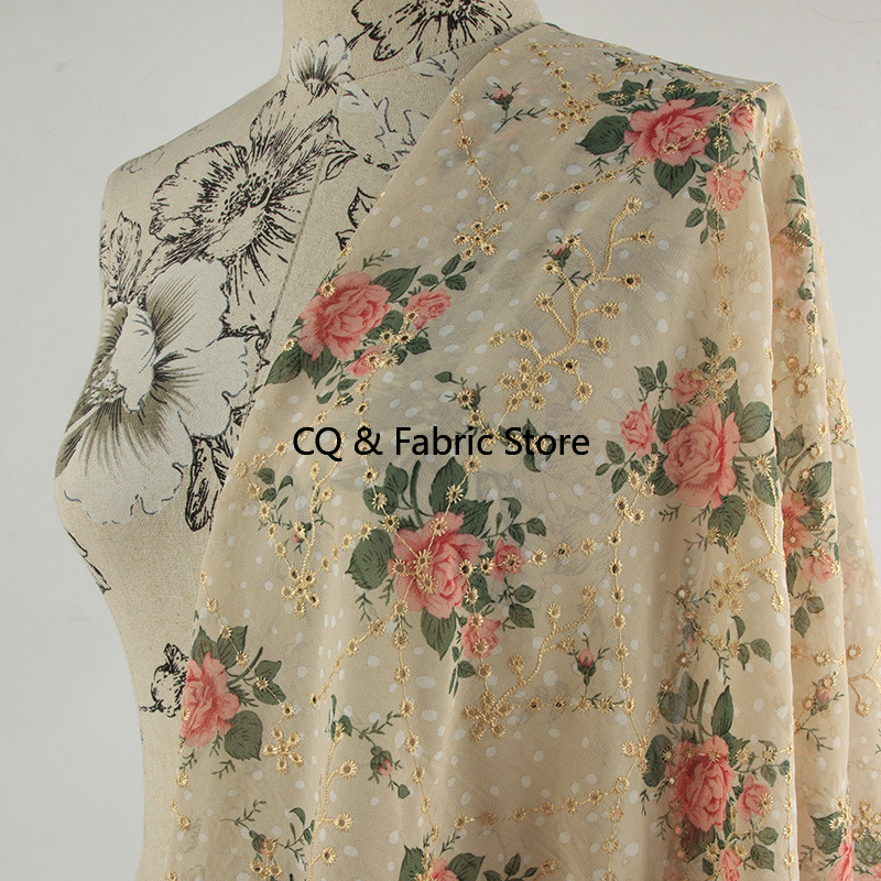 Embroidery Roses - Tissu en mousseline de soie imprimé