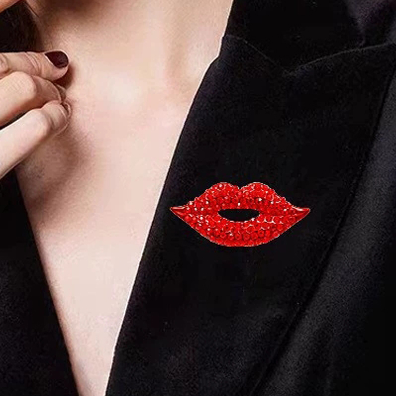 Embroidery Lips - Broches en forme de lèvres pleines