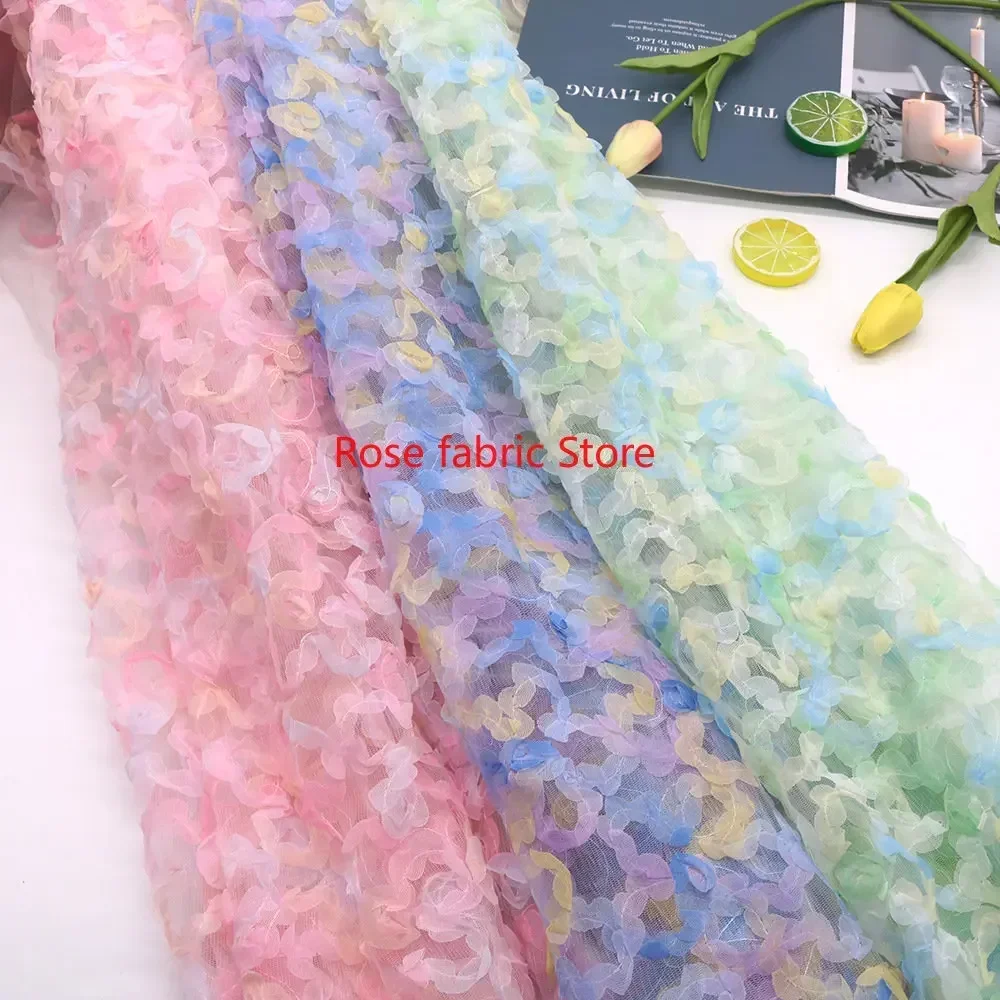 Embroidery Roses - Tissu en mousseline dégradée avec dentelle