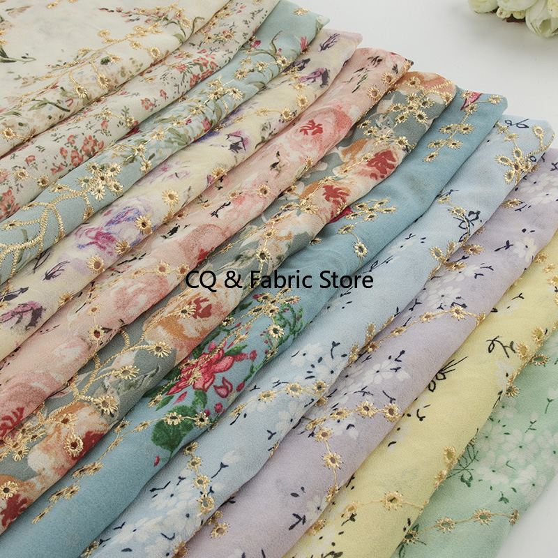 Tissu en mousseline de soie im - Embroidery Roses avis et prix