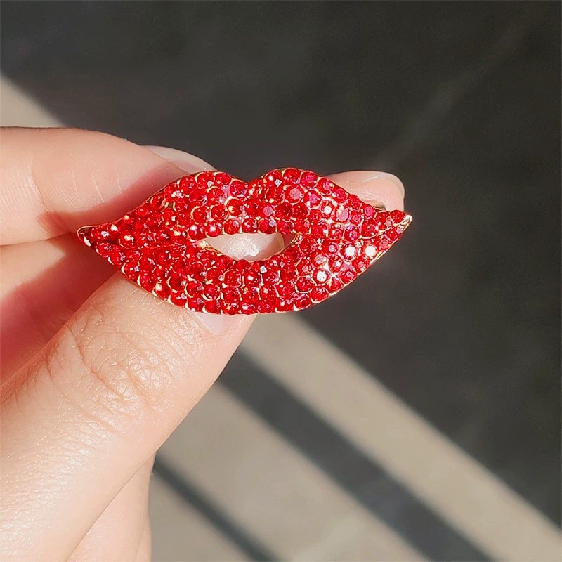 Broches en forme de lèvres ple - Embroidery Lips avis et prix