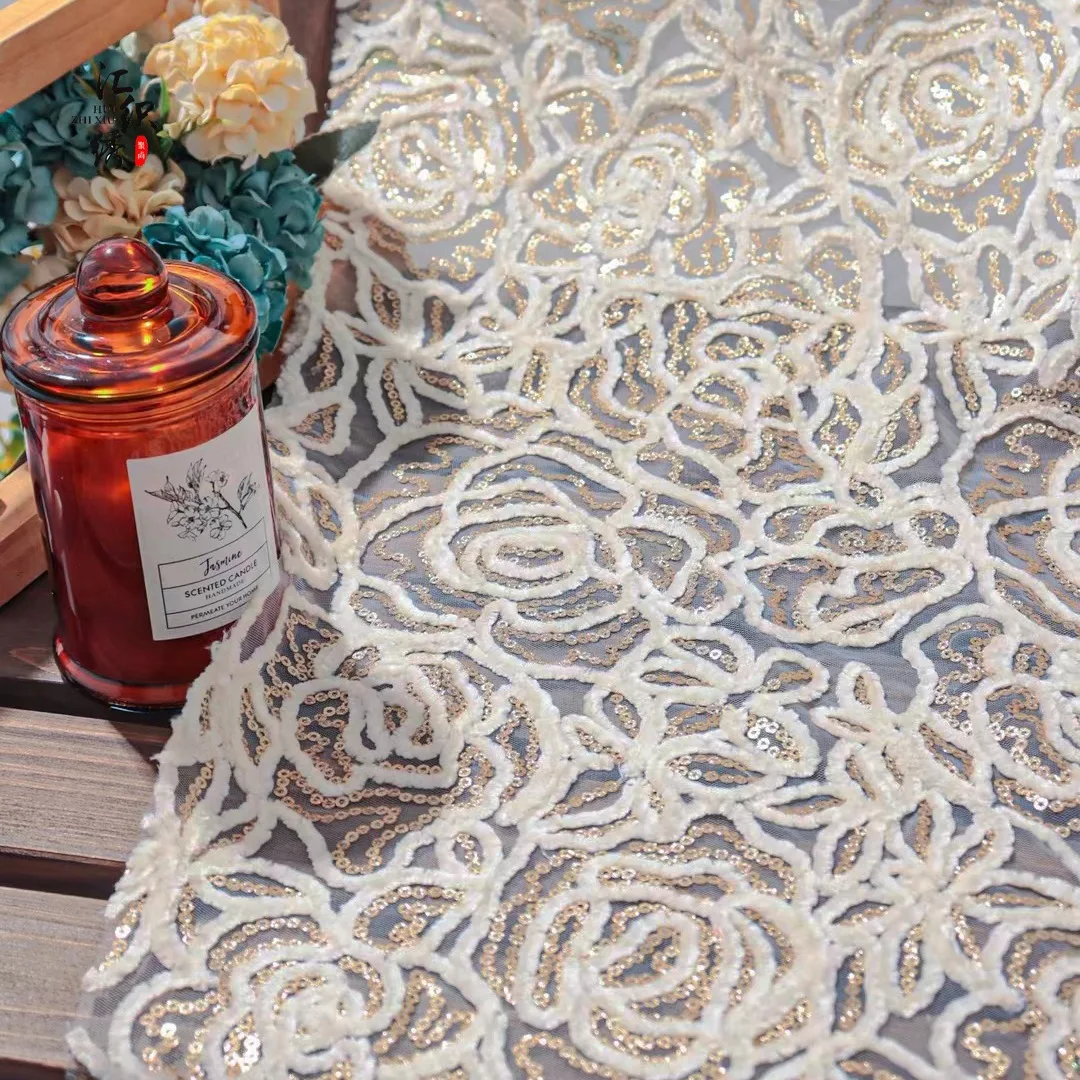 Tissu en dentelle brodée de ro - Embroidery Roses avis et prix