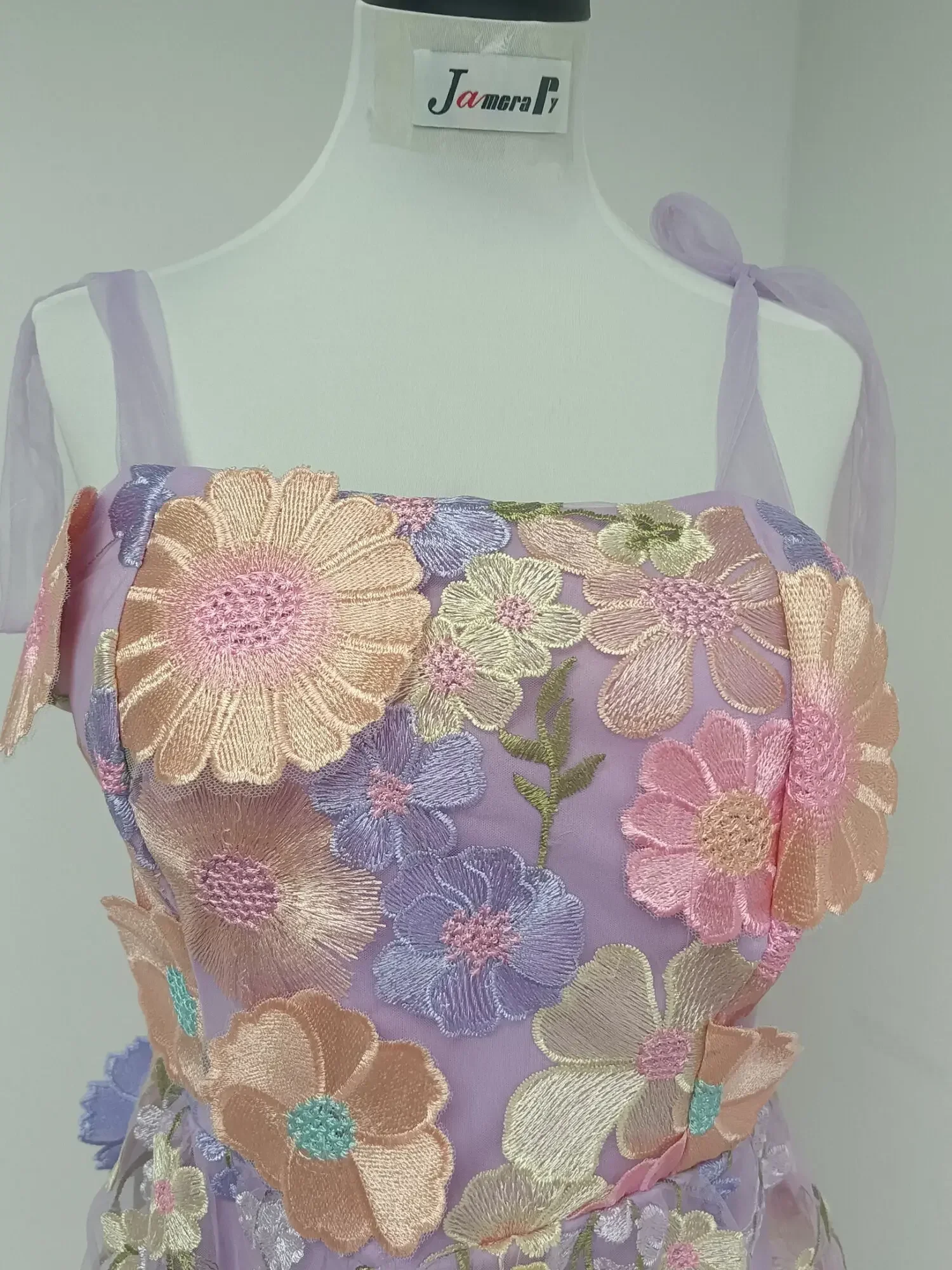 Robe de soirée en dentelle et  - Embroidery Zara avis et prix