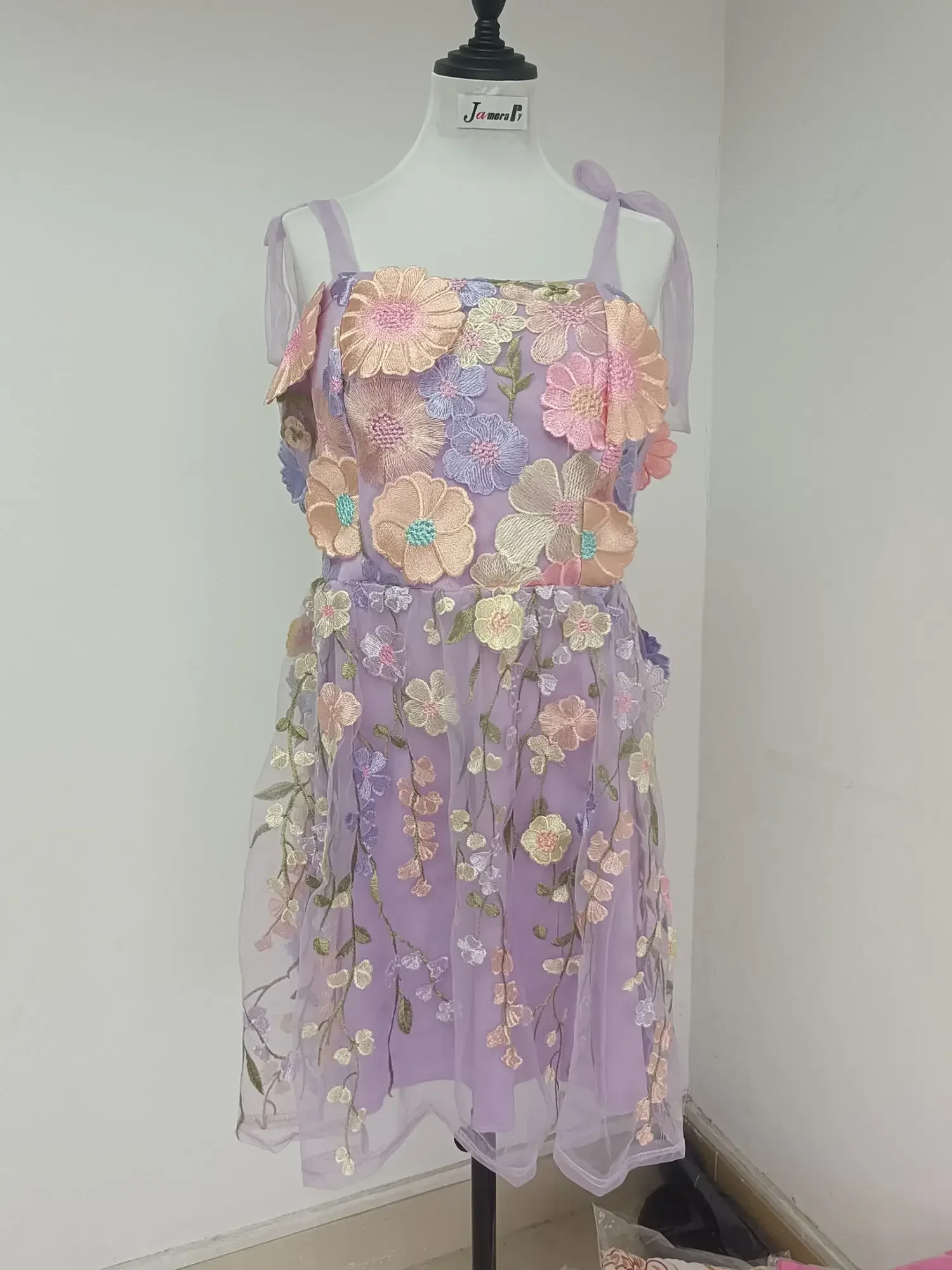 Robe de soirée en dentelle et  - Embroidery Zara avis et prix
