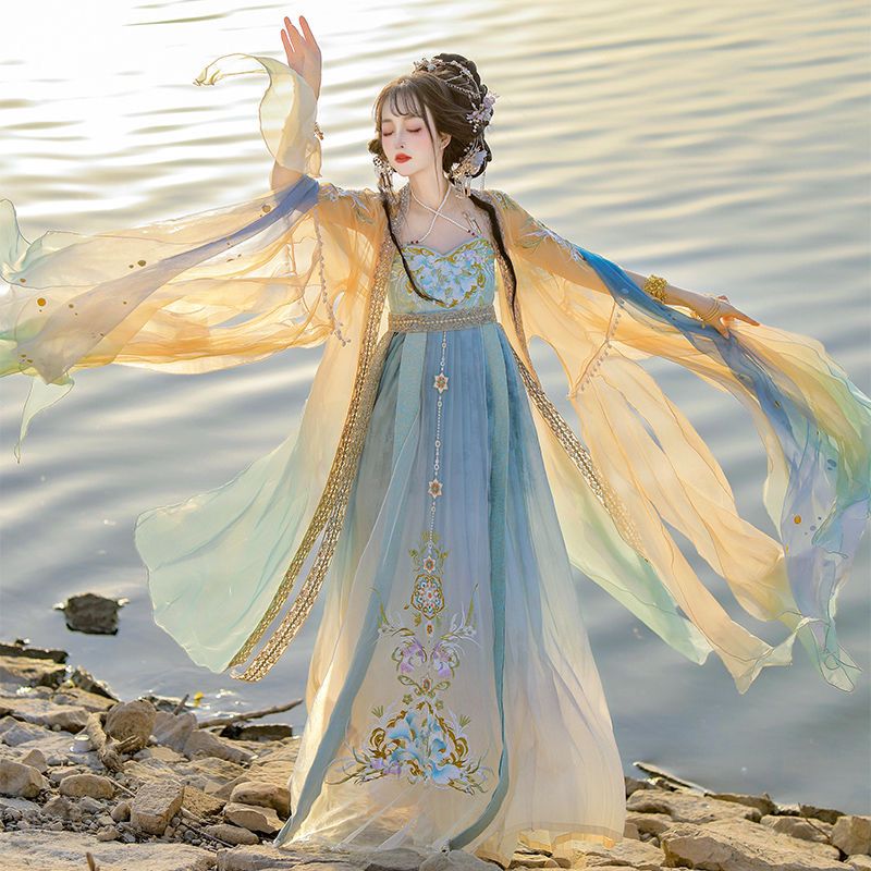 Robe Hanfu chinoise pour femme - Embroidery Yellow avis et prix